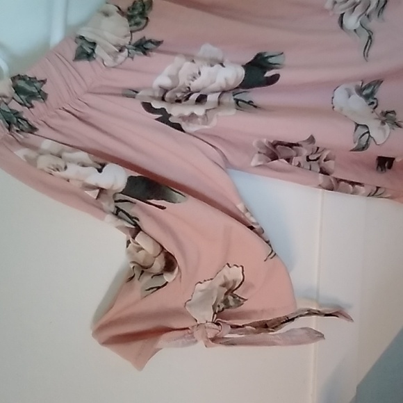 Off the Shoulders Summer Top - Picture 2 of 4